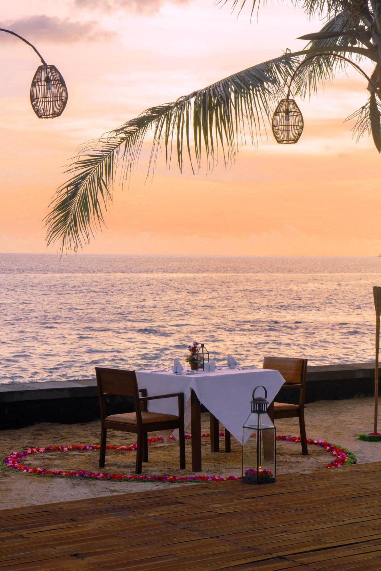 Nirwana Beach & Resort Candidasa Exteriör bild Sunset at the beach