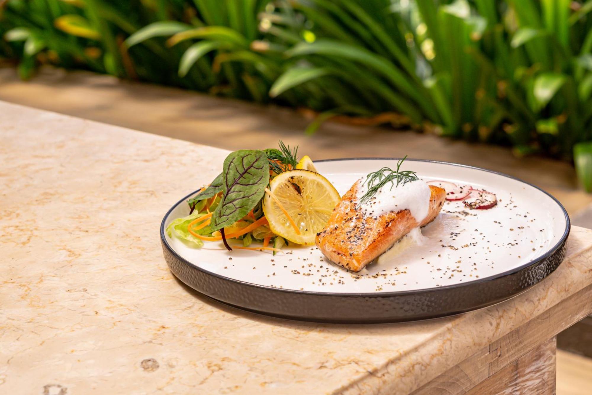 Nirwana Beach & Resort Candidasa Exteriör bild Salmon