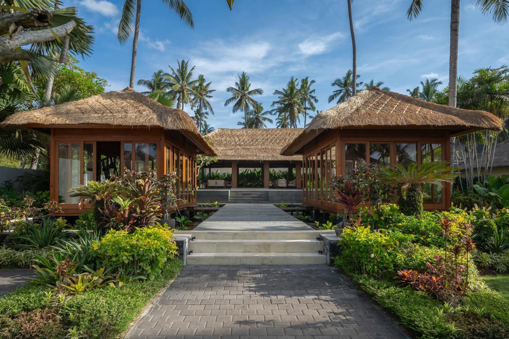 Nirwana Beach & Resort Candidasa Exteriör bild The resort's main entrance