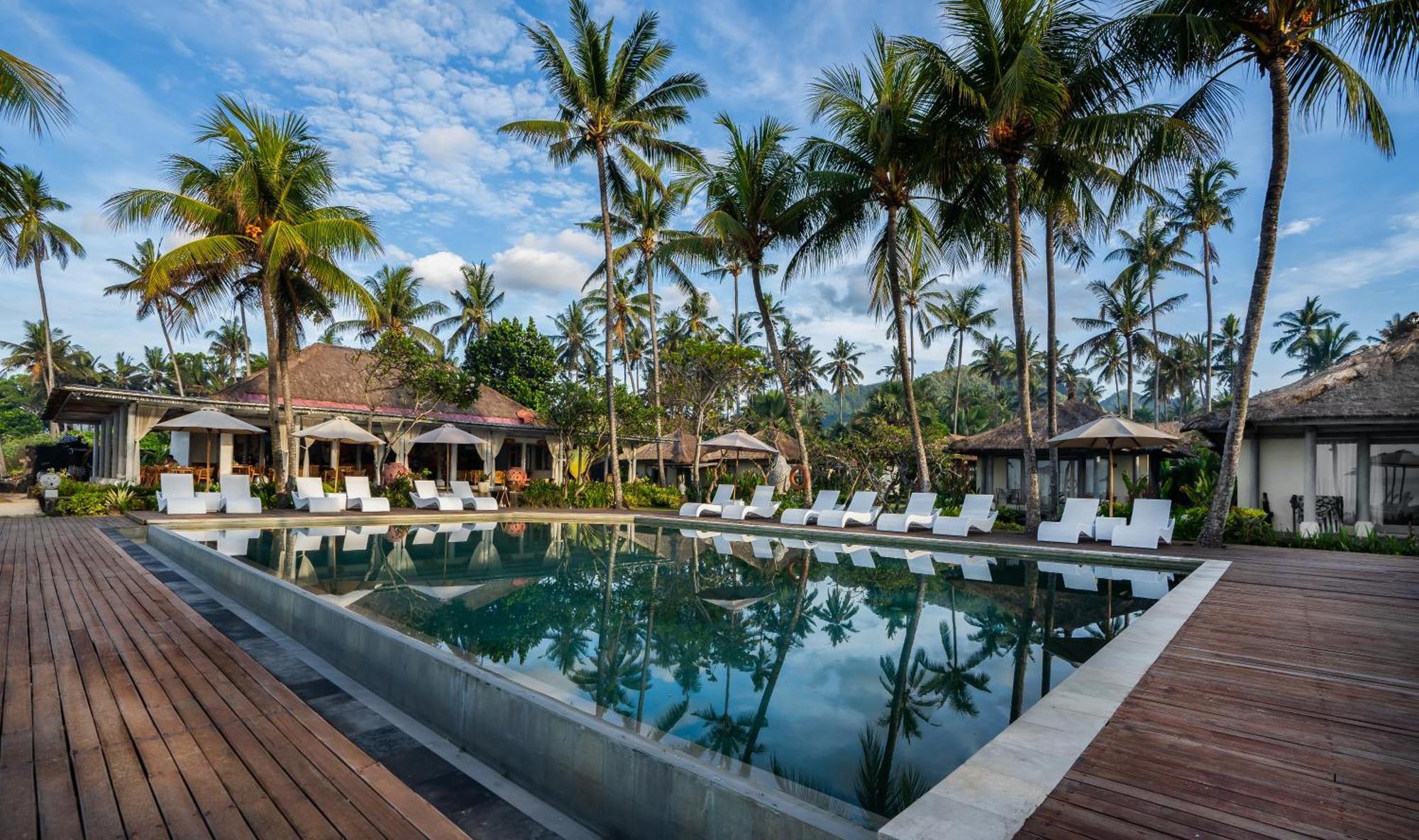 Nirwana Beach & Resort Candidasa Exteriör bild The resort's main pool
