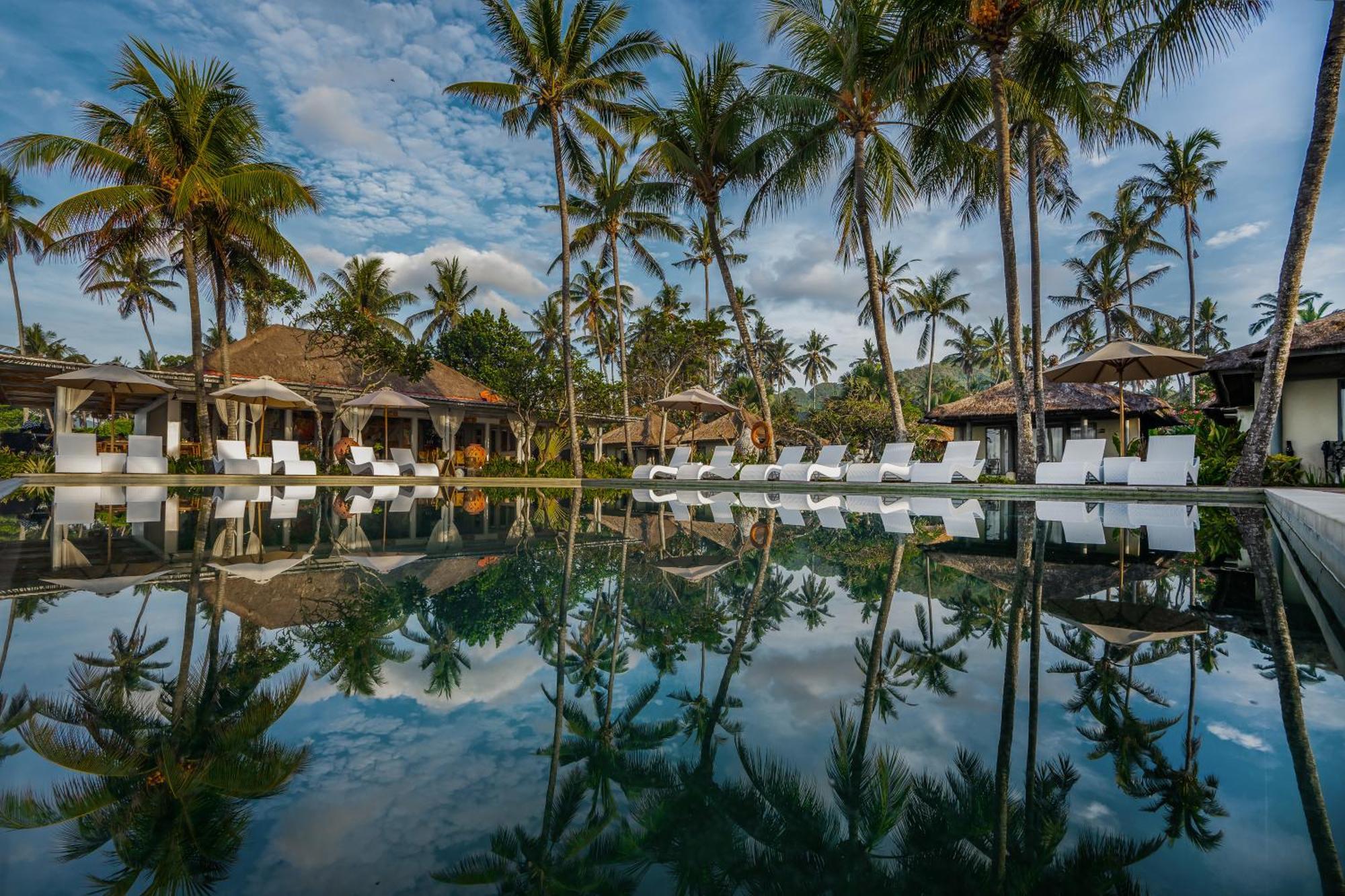 Nirwana Beach & Resort Candidasa Exteriör bild The resort's main pool