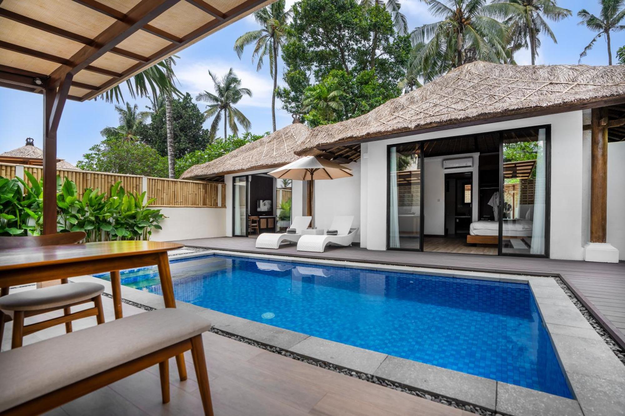 Nirwana Beach & Resort Candidasa Exteriör bild A pool villa at the resort